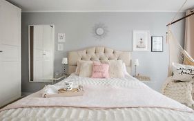 Scandi Old Town Apartment